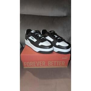 Women's pumas size 6 Or 7.5 new in box